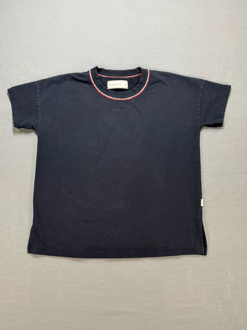 Diverse Women’s S Navy Blue T-Shirt Red White Trim Crew Neck Boxy Top